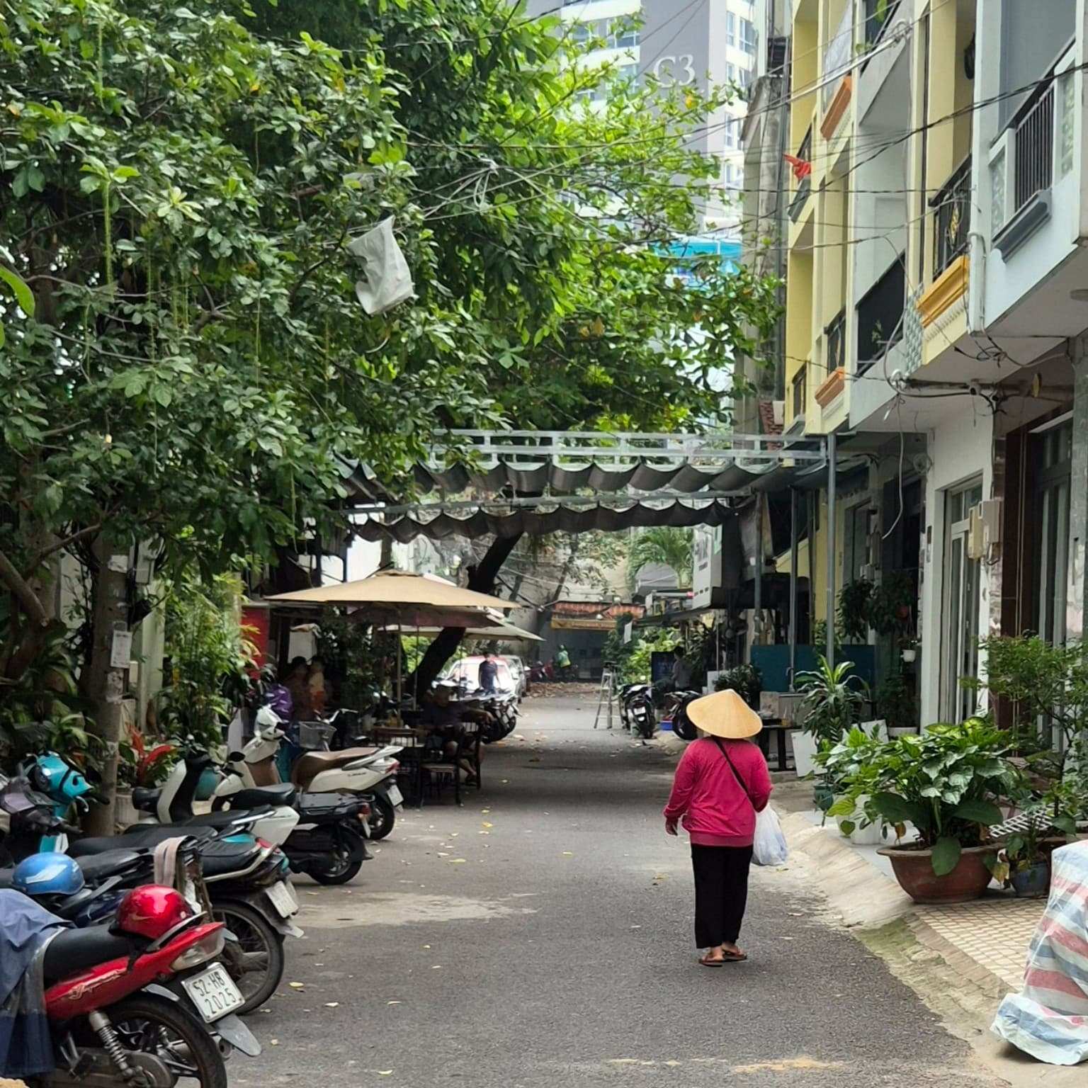 SAIGON's HIDDEN ALLEYS in Saigon